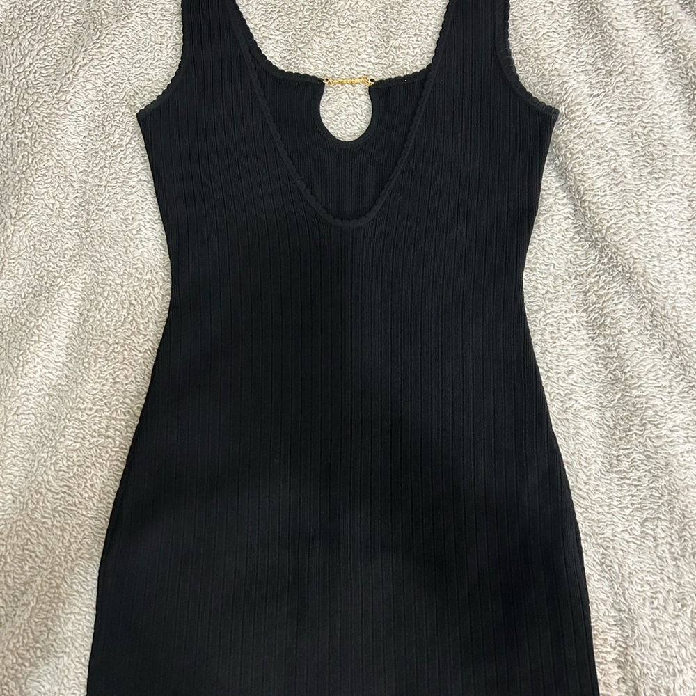 Elegant Black Sleeveless Dress - Picture 5 of 9